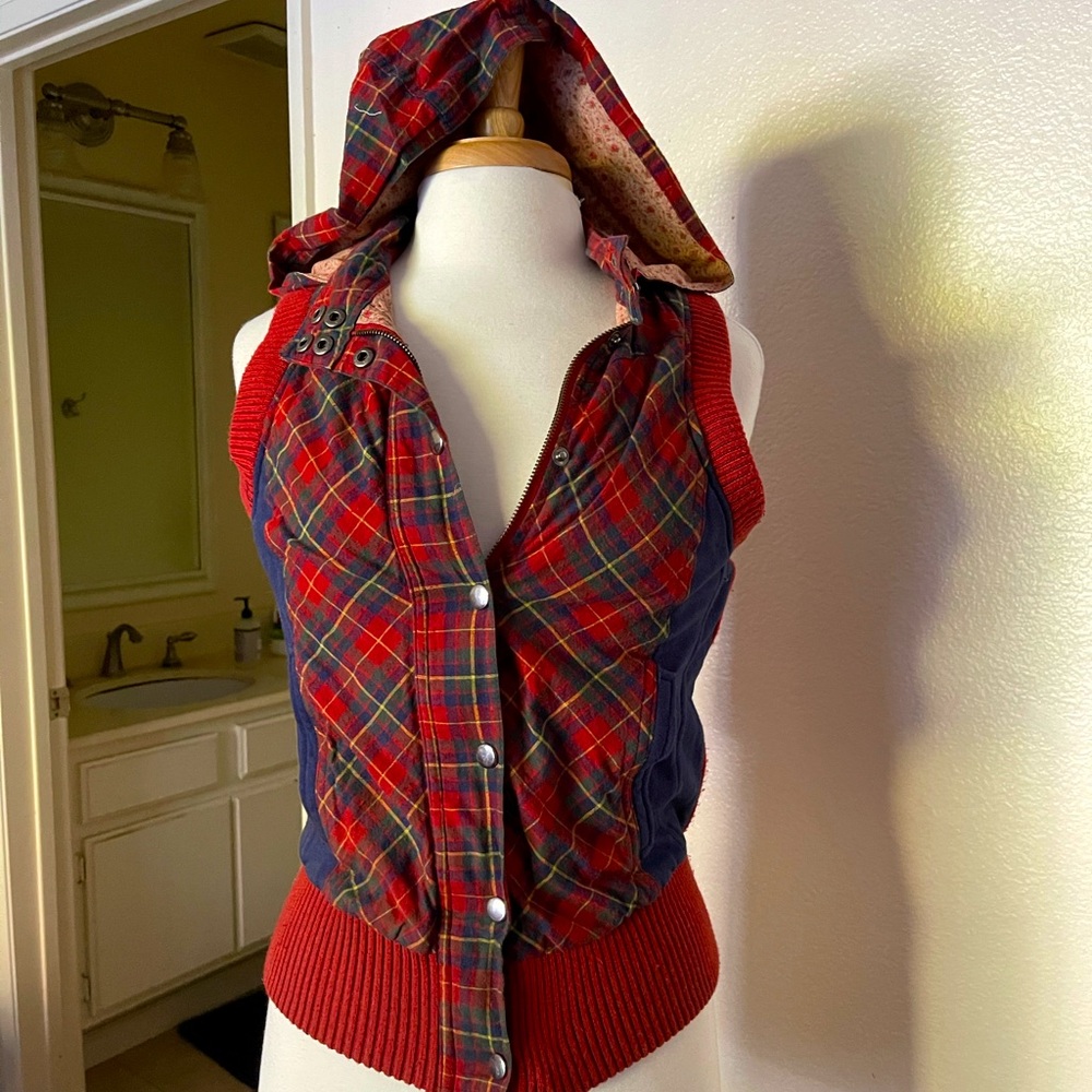 Plaid Reversible Vest with Hood 🍎